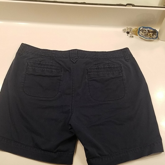 Old Navy Women's Shorts - Picture 3 of 5